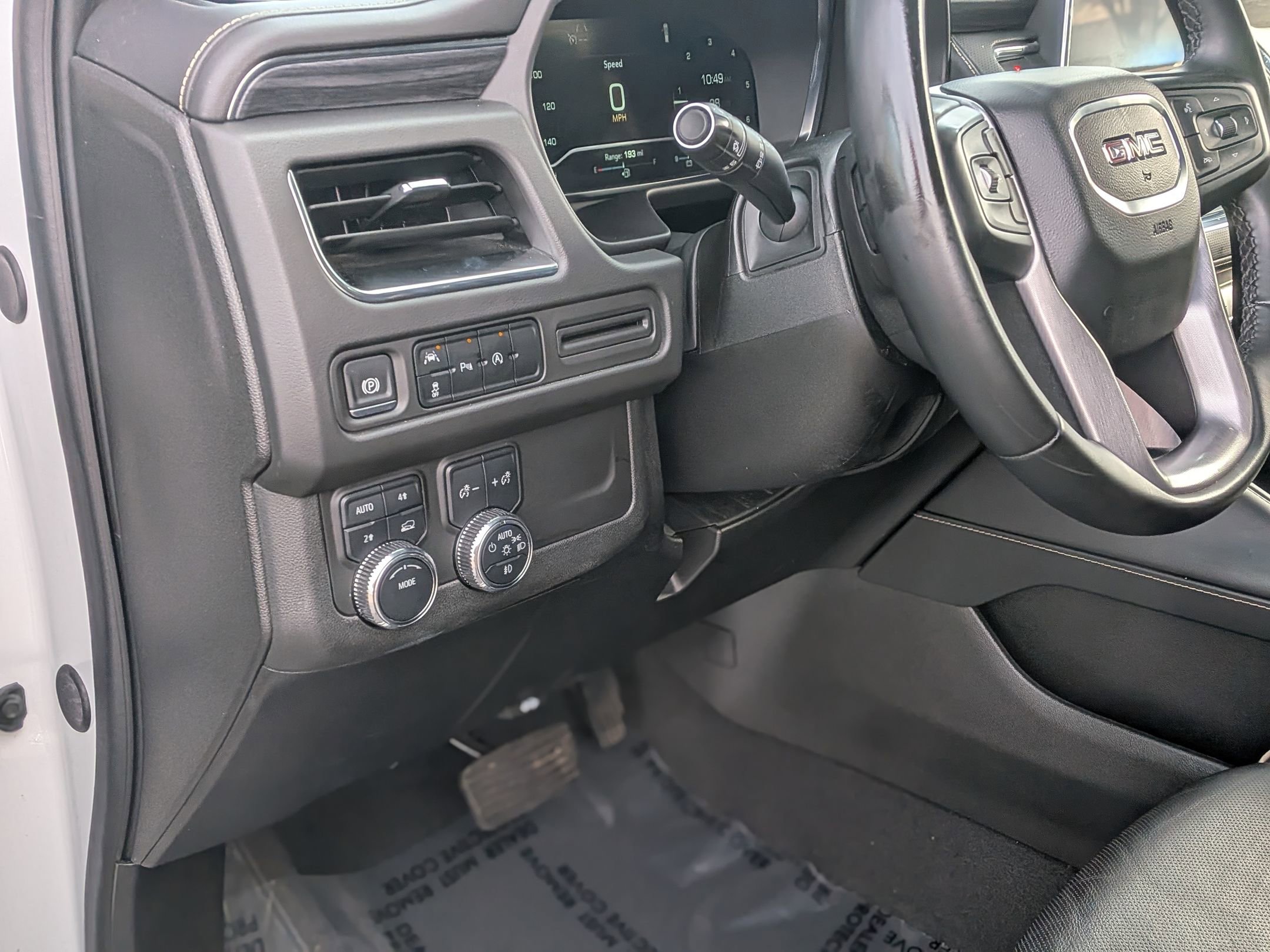 Used 2024 GMC Yukon XL SLT image 17