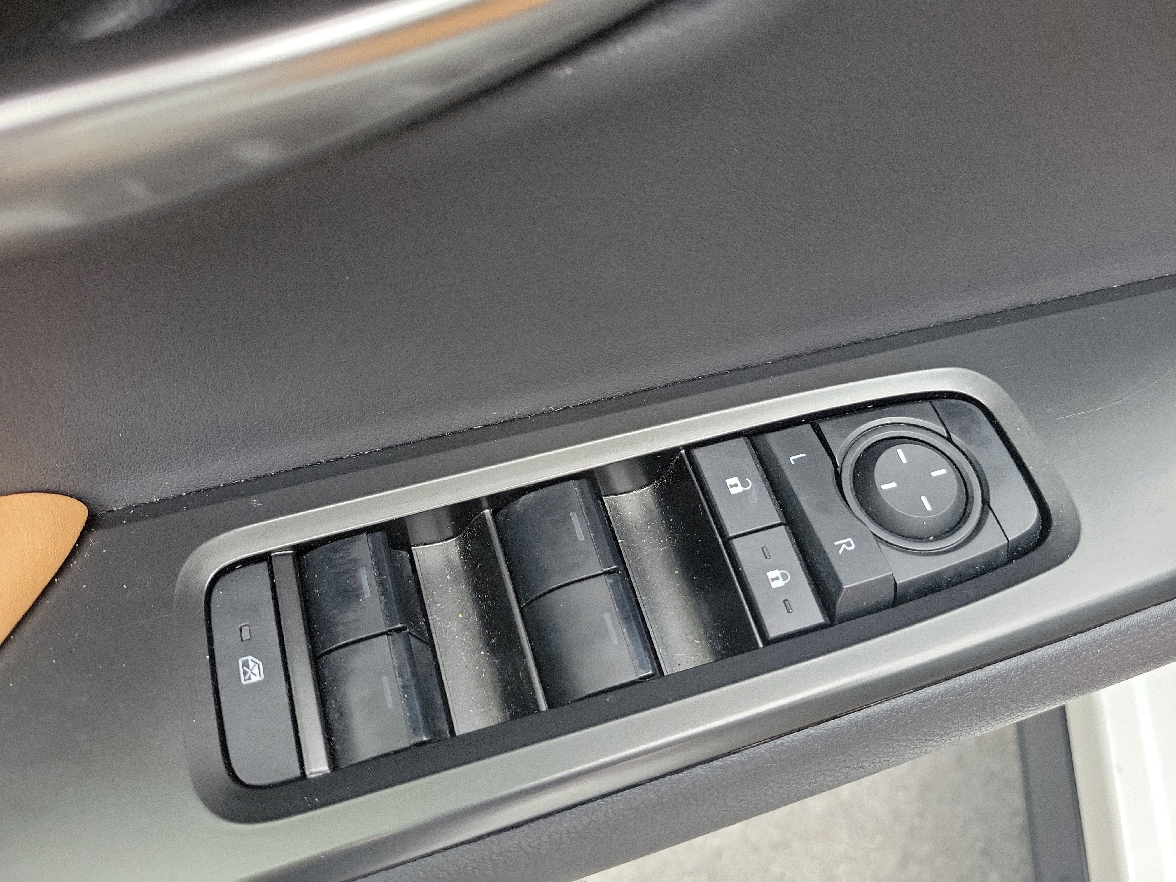 Used 2025 Lexus UX 300h FWD w/ Accessory Package (Z2) image 21