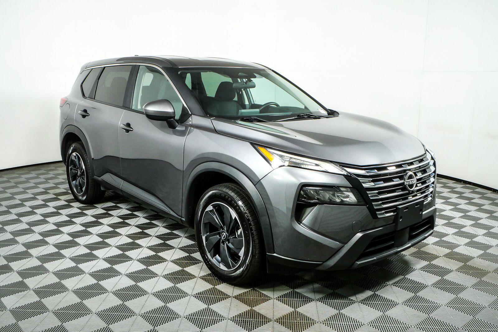 Used 2024 Nissan Rogue SV
