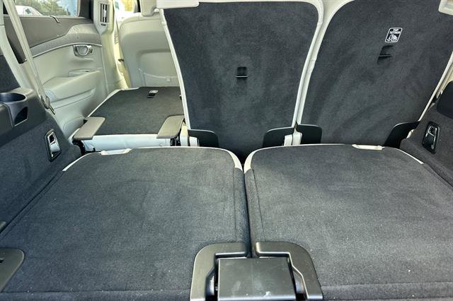 Certified 2025 Volvo XC90 T8 Ultra w/ Protection Package Premier image 17