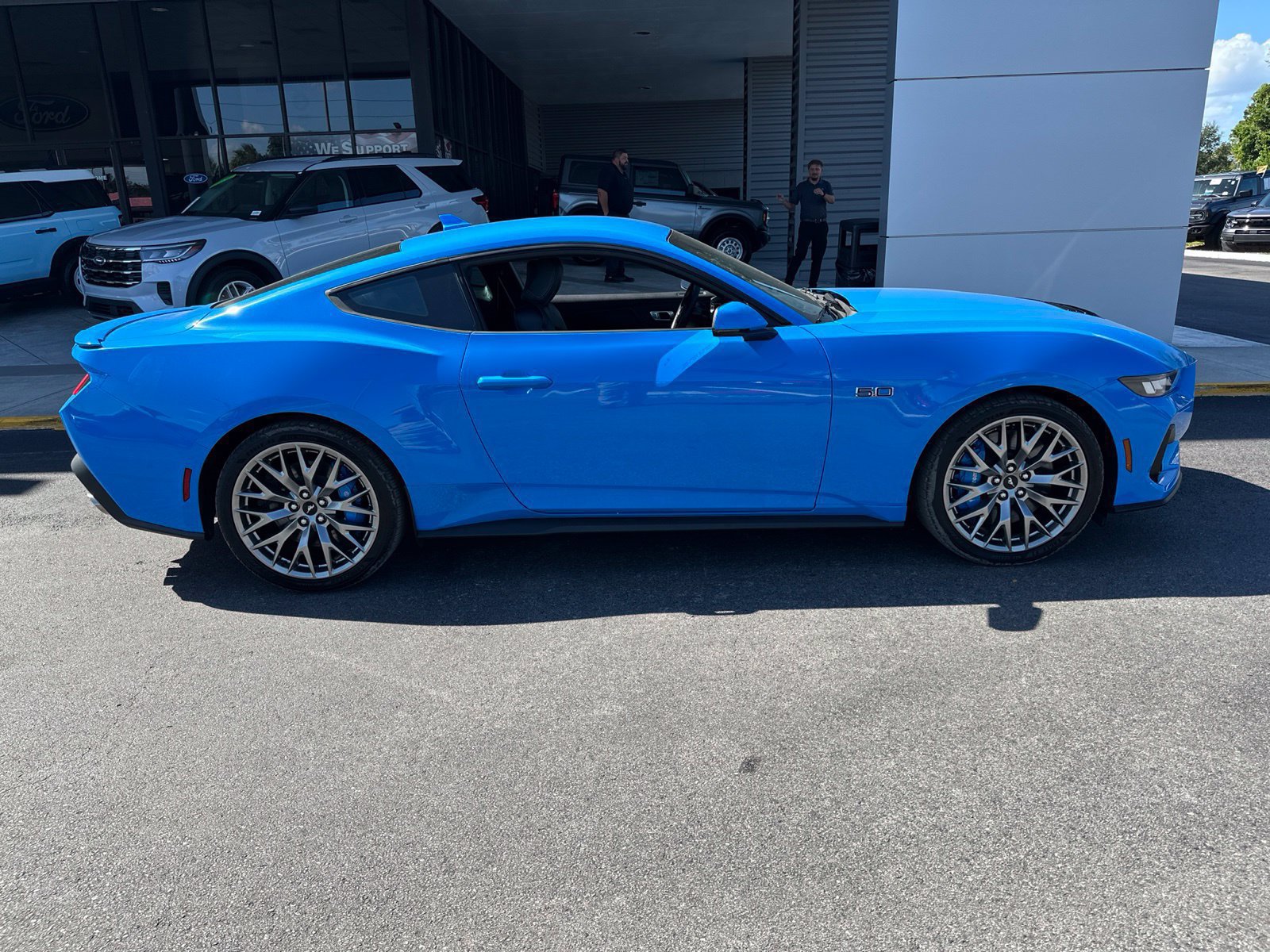 Used 2024 Ford Mustang GT Premium RWD image 3