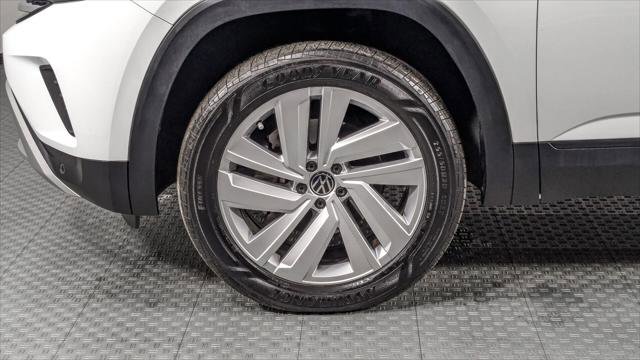 Used 2023 Volkswagen Atlas Cross Sport SE FWD image 34