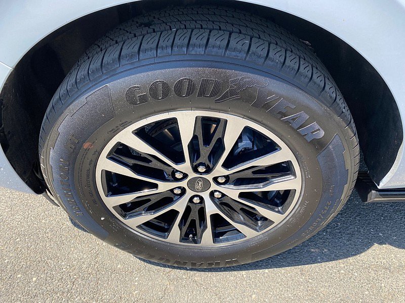 Certified 2025 Ford Expedition Platinum AWD/4WD image 14