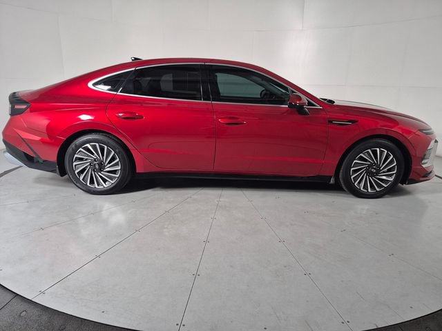 Used 2025 Hyundai Sonata Limited FWD image 5