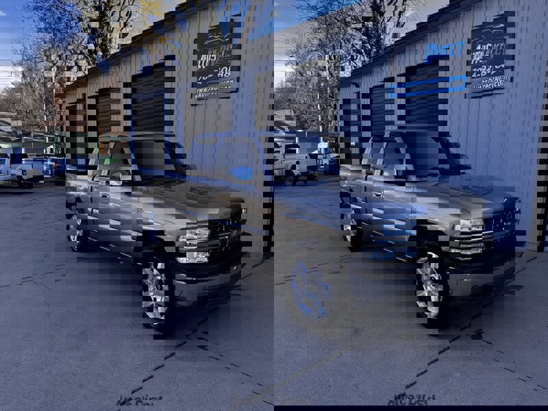 Used 2000 Chevrolet Silverado 1500 LS image 2