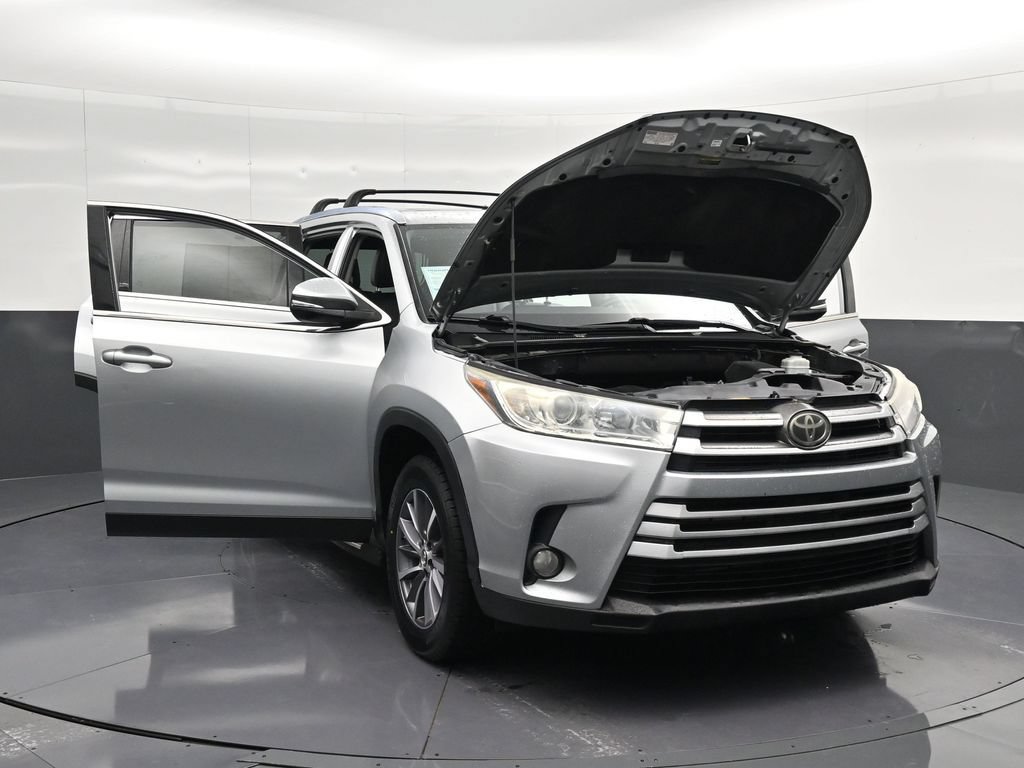Used 2019 Toyota Highlander XLE FWD image 33