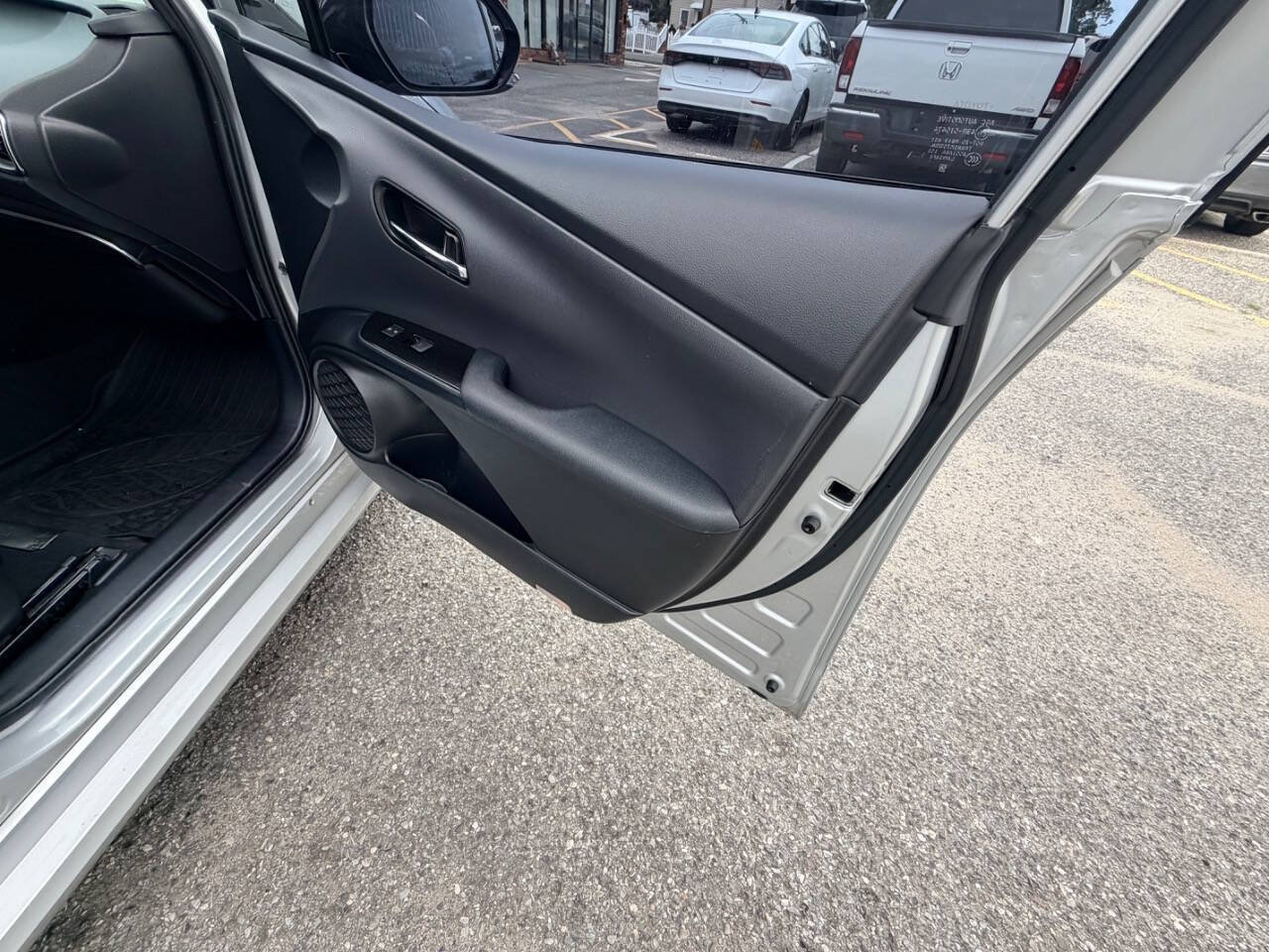 Used 2020 Toyota Prius Prime XLE FWD image 68