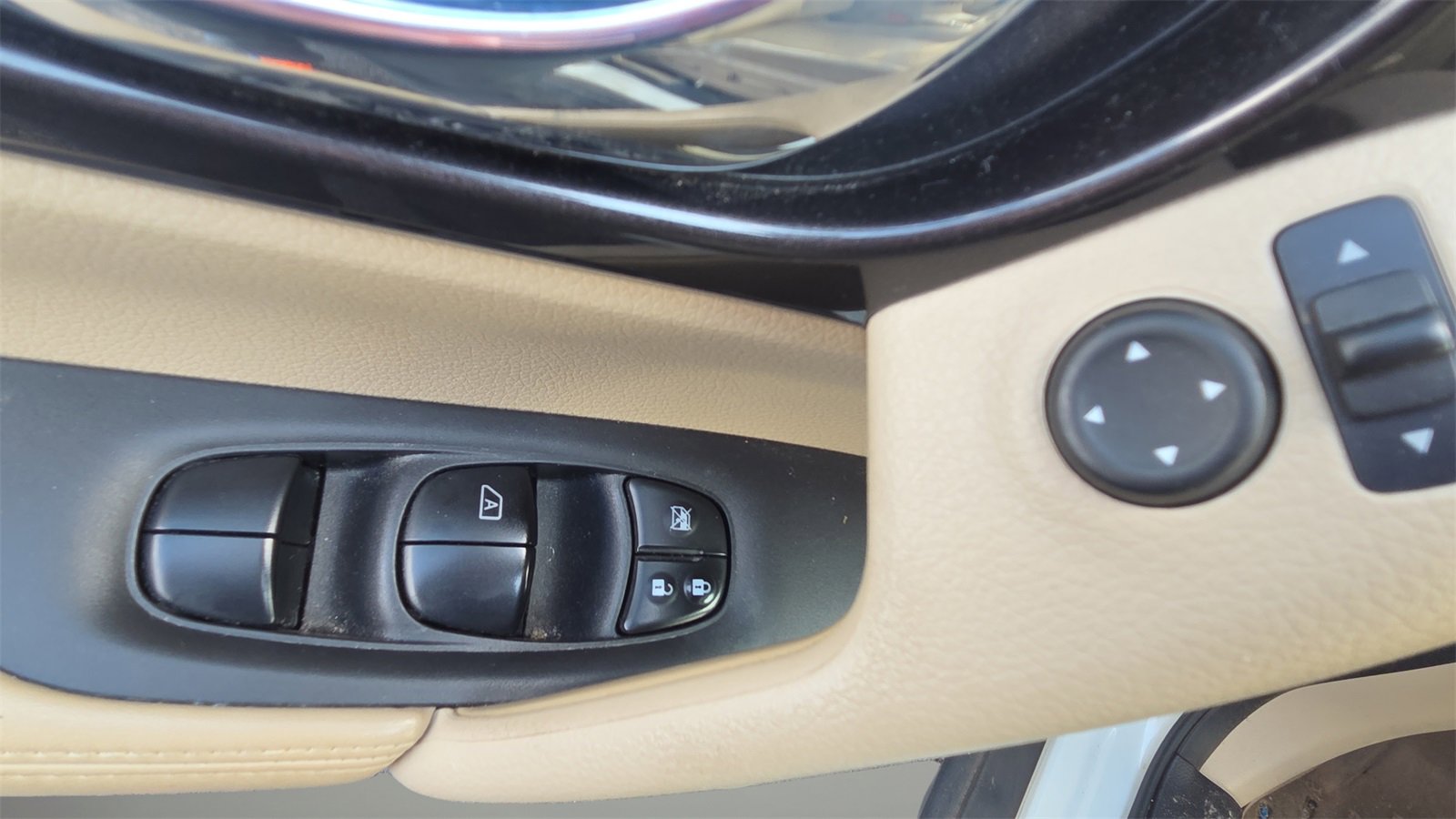 Used 2018 Nissan Rogue SV image 30