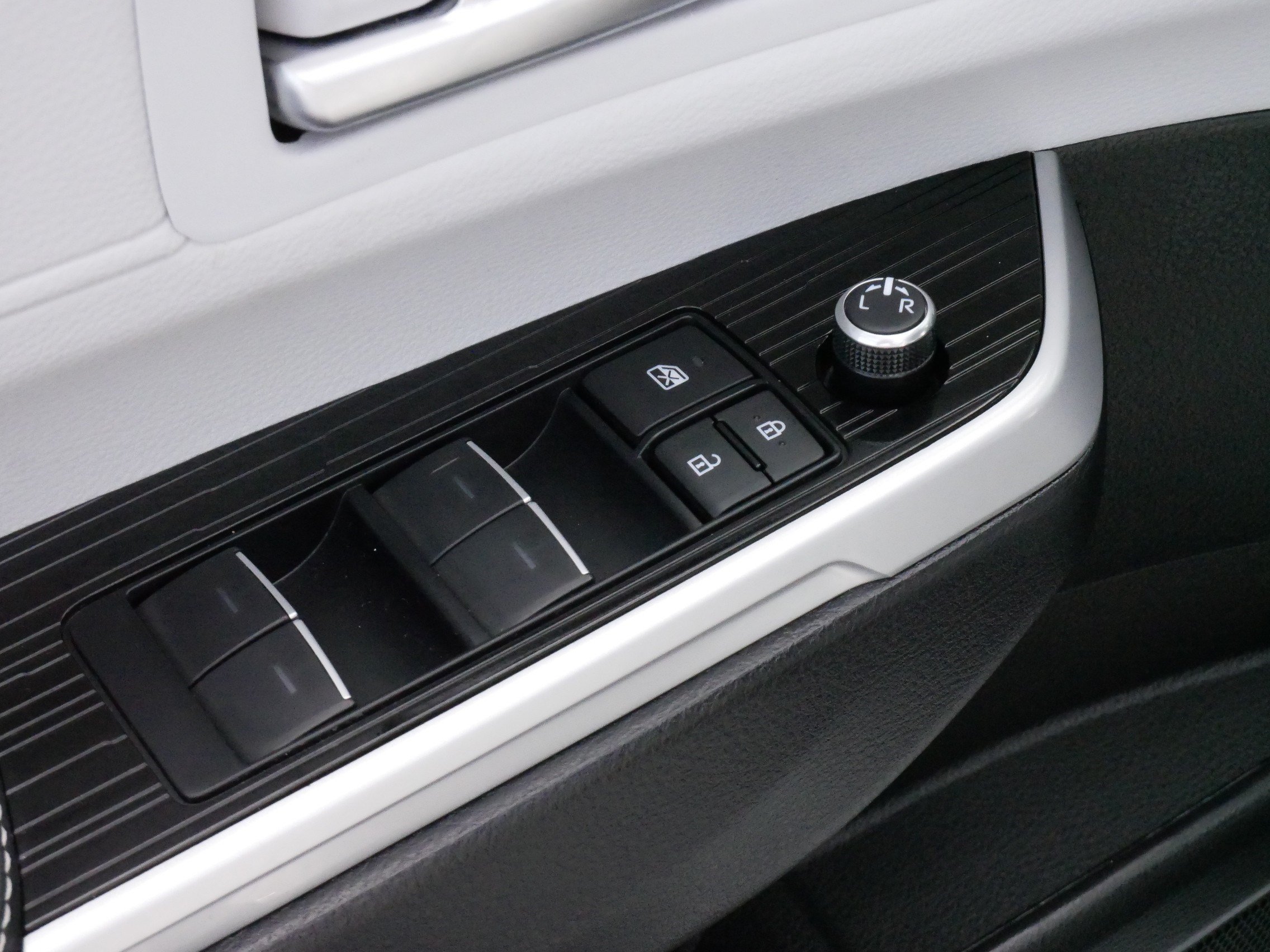 Certified 2026 Toyota Sienna XSE FWD image 19