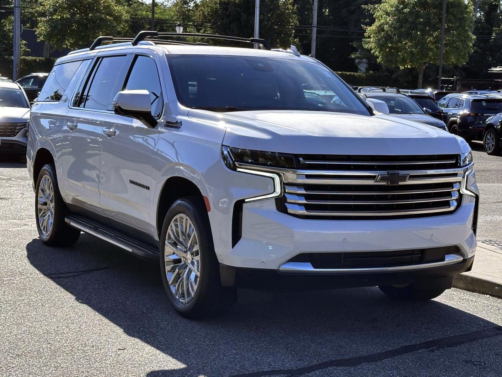 Used 2023 Chevrolet Suburban High Country w/ Advanced Technology Package AWD/4WD image 5
