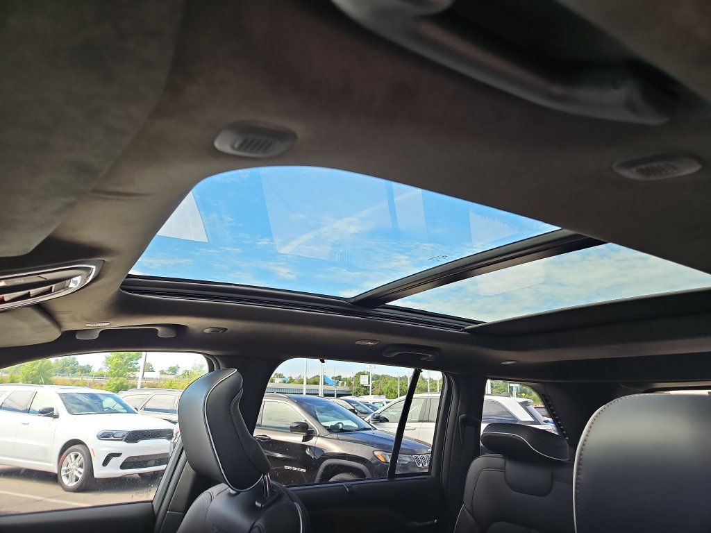 New 2027 Jeep Grand Cherokee Summit AWD/4WD image 13
