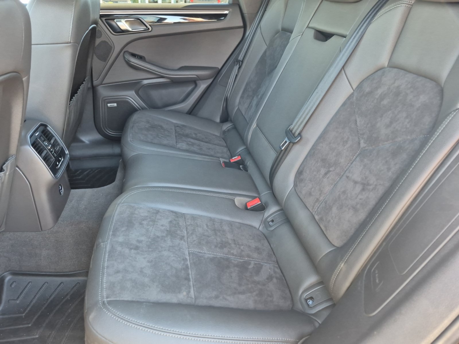 Used 2021 Porsche Macan AWD/4WD image 20
