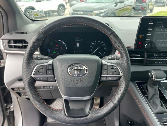 Used 2024 Toyota Sienna XSE FWD image 17
