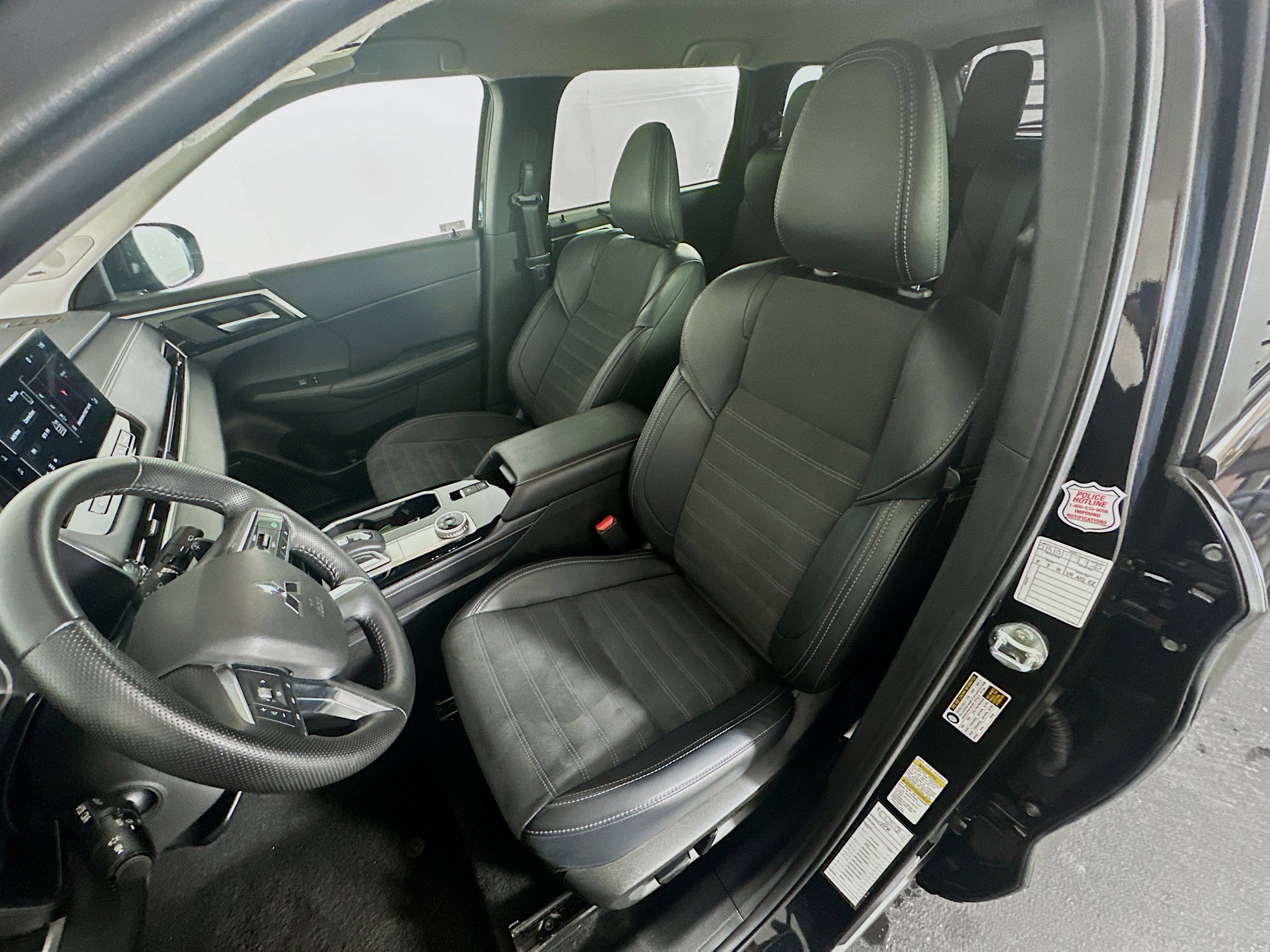 Used 2025 Mitsubishi Outlander SE FWD image 13