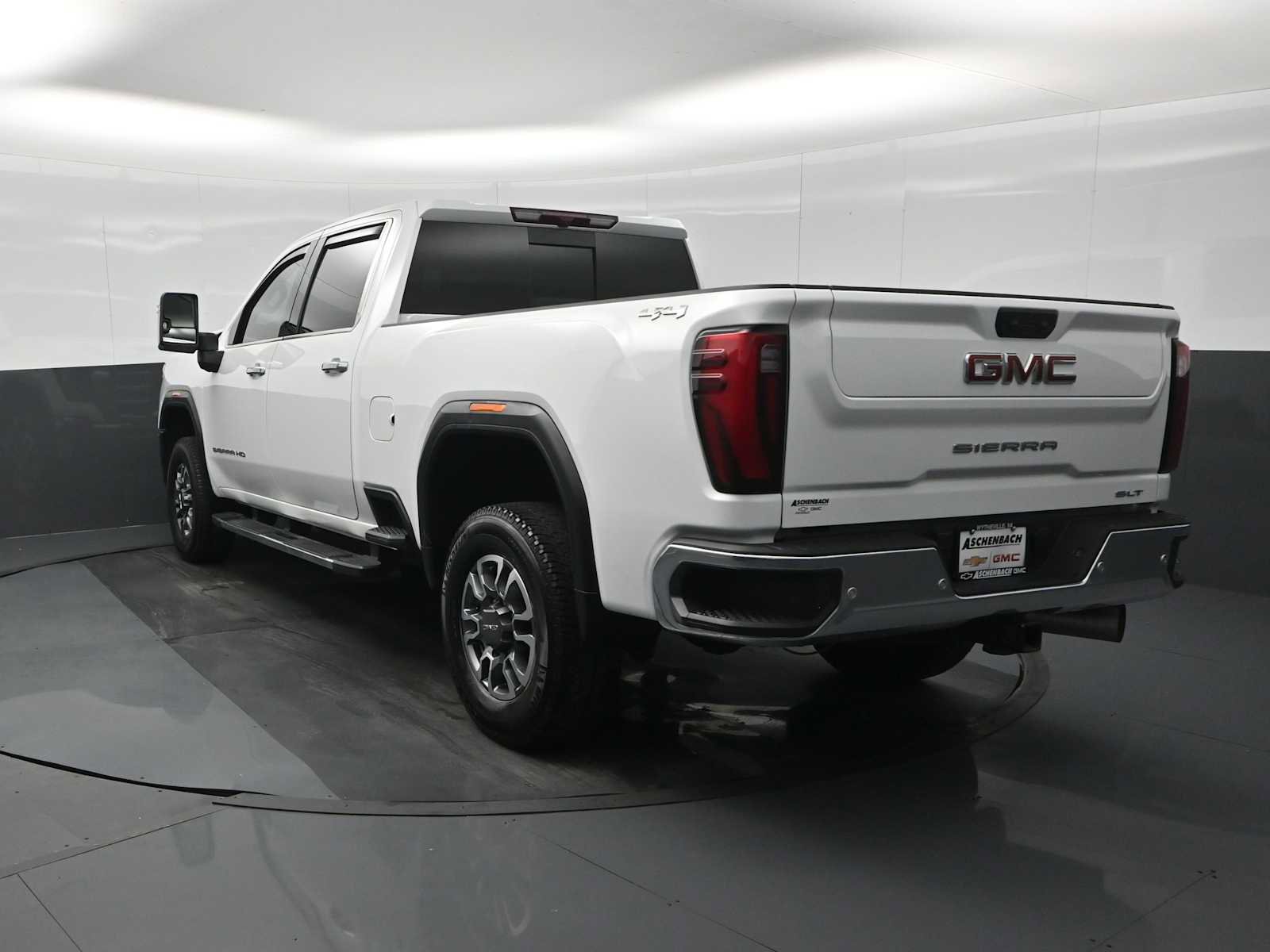 Used 2024 GMC Sierra 3500 SLT w/ SLT Premium Package image 7
