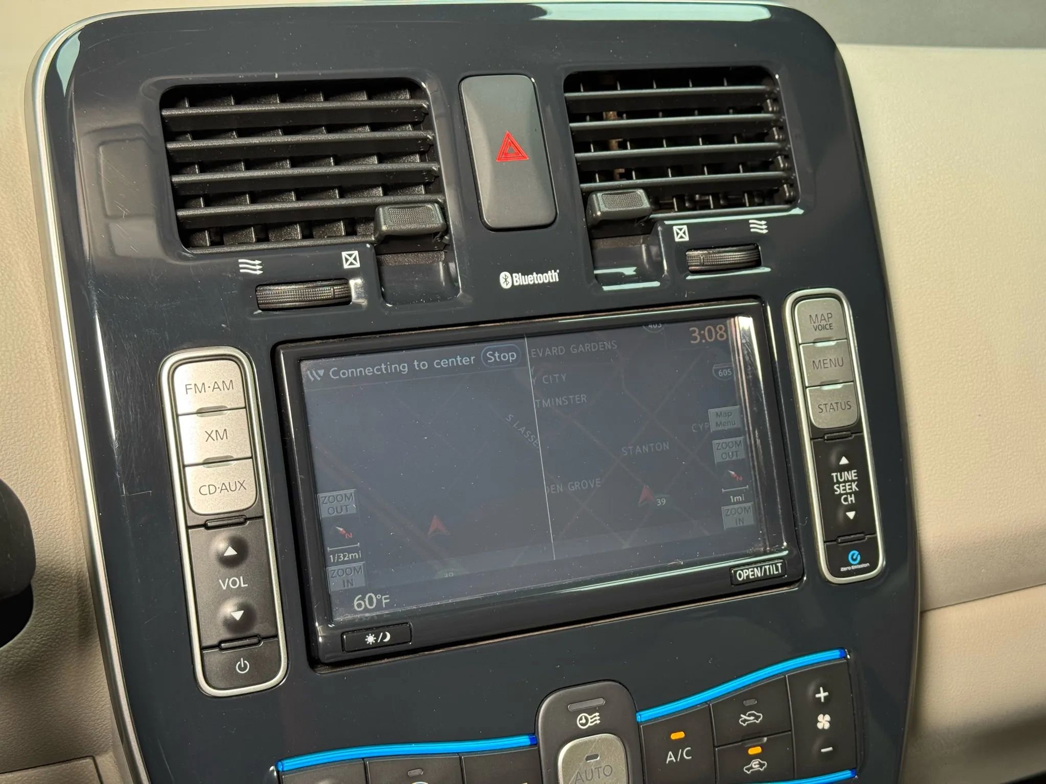 Used 2012 Nissan Leaf SV image 40