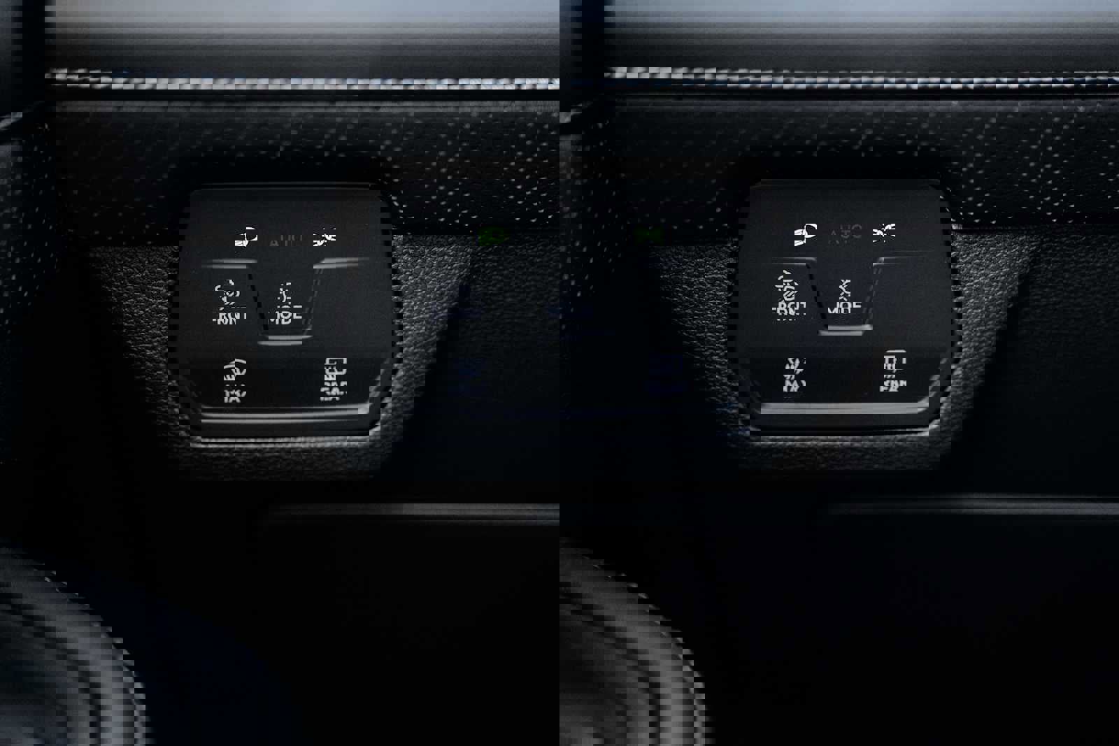 Used 2025 Volkswagen Atlas SE image 25