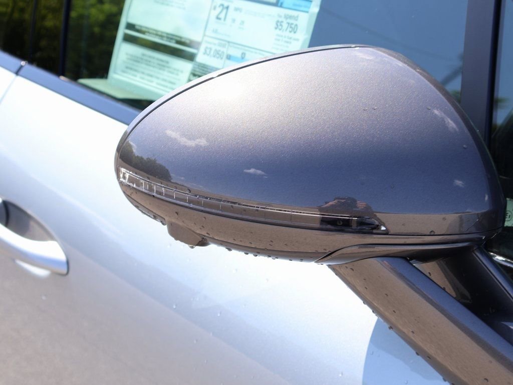 Certified 2025 Porsche Macan Turbo image 16