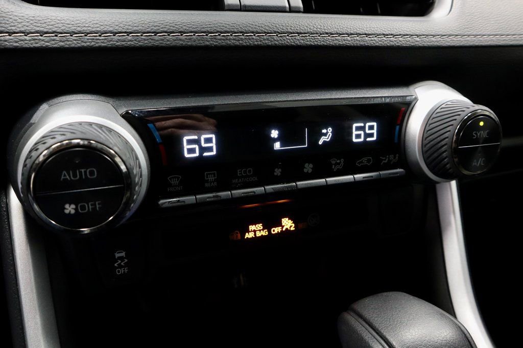 Used 2025 Toyota RAV4 XLE image 32