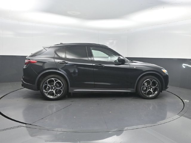 Used 2023 Alfa Romeo Stelvio Ti AWD/4WD image 32