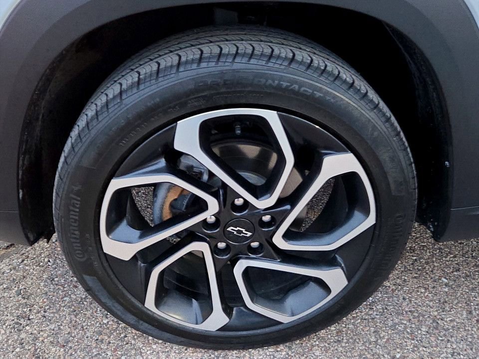 Used 2024 Chevrolet Trax RS w/ Sunroof Package image 37