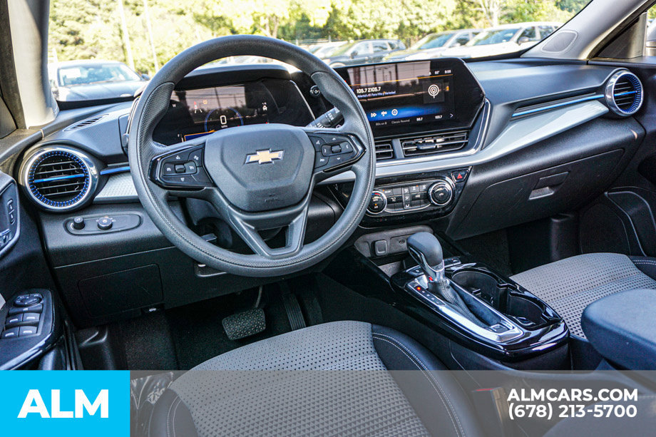 Used 2025 Chevrolet Trax LT FWD image 26
