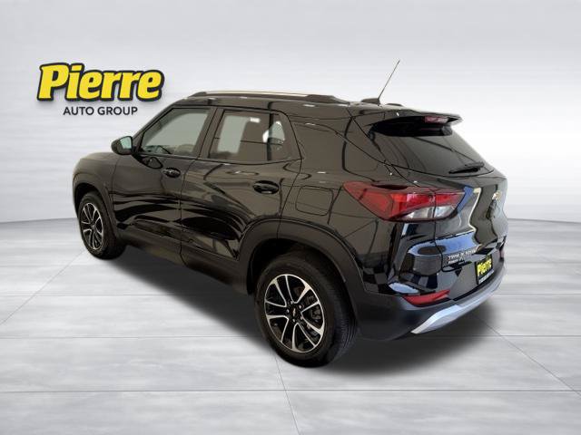 Used 2025 Chevrolet TrailBlazer LT AWD/4WD image 2