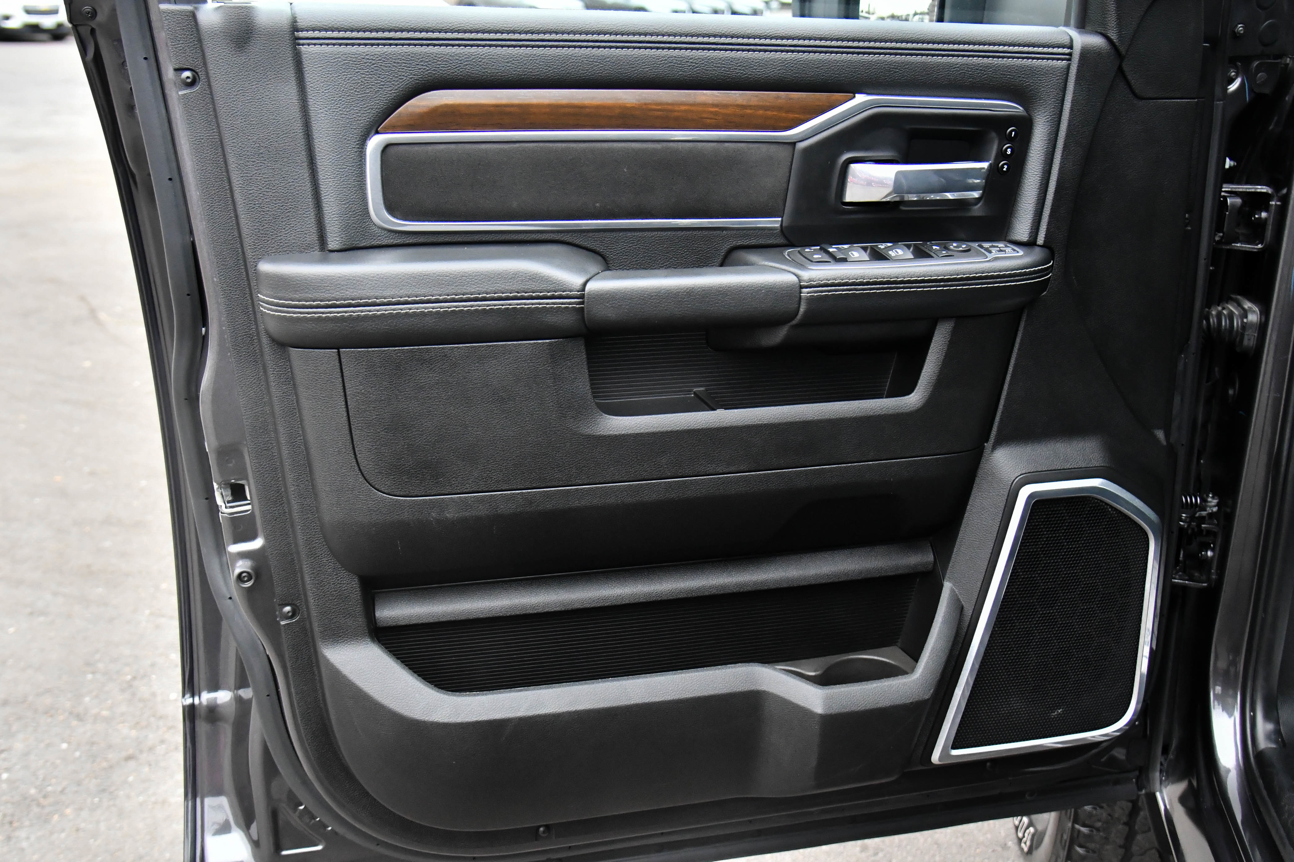 Used 2024 RAM 2500 Laramie image 16