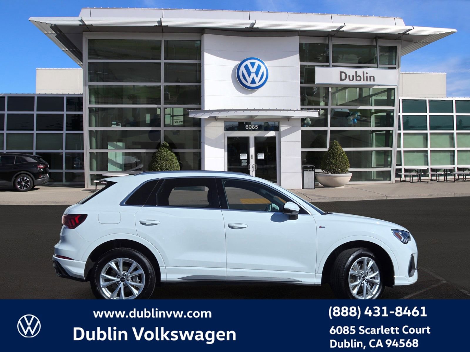 Used 2023 Audi Q3 2.0T Premium Plus w/ Premium Plus Package image 3