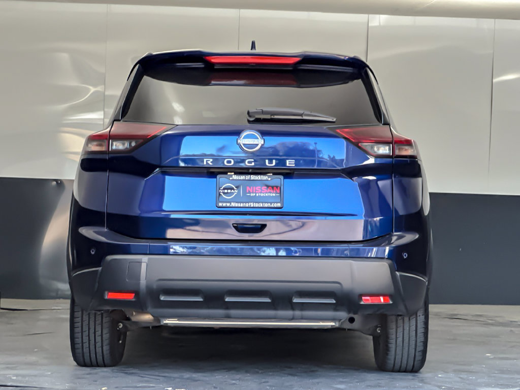 Used 2025 Nissan Rogue SV FWD image 4