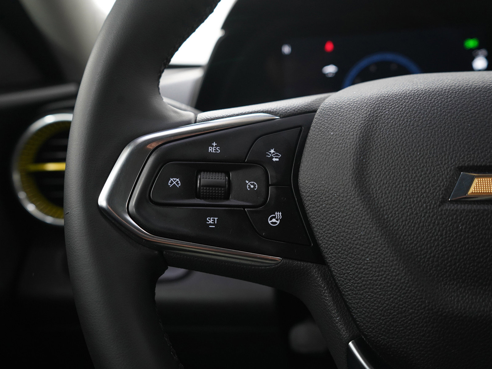 Used 2024 Chevrolet Trax LT w/ Driver Confidence Package FWD image 24