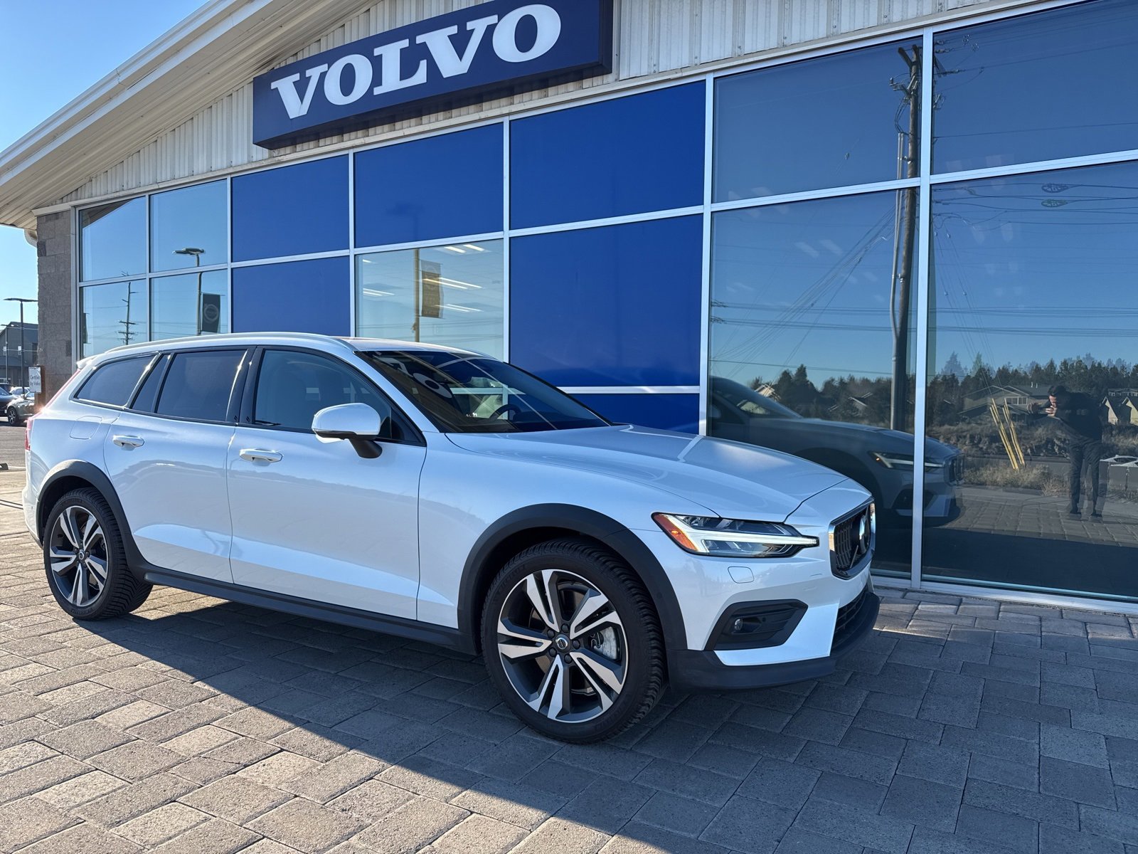 Used 2024 Volvo V60 B5 Cross Country Plus