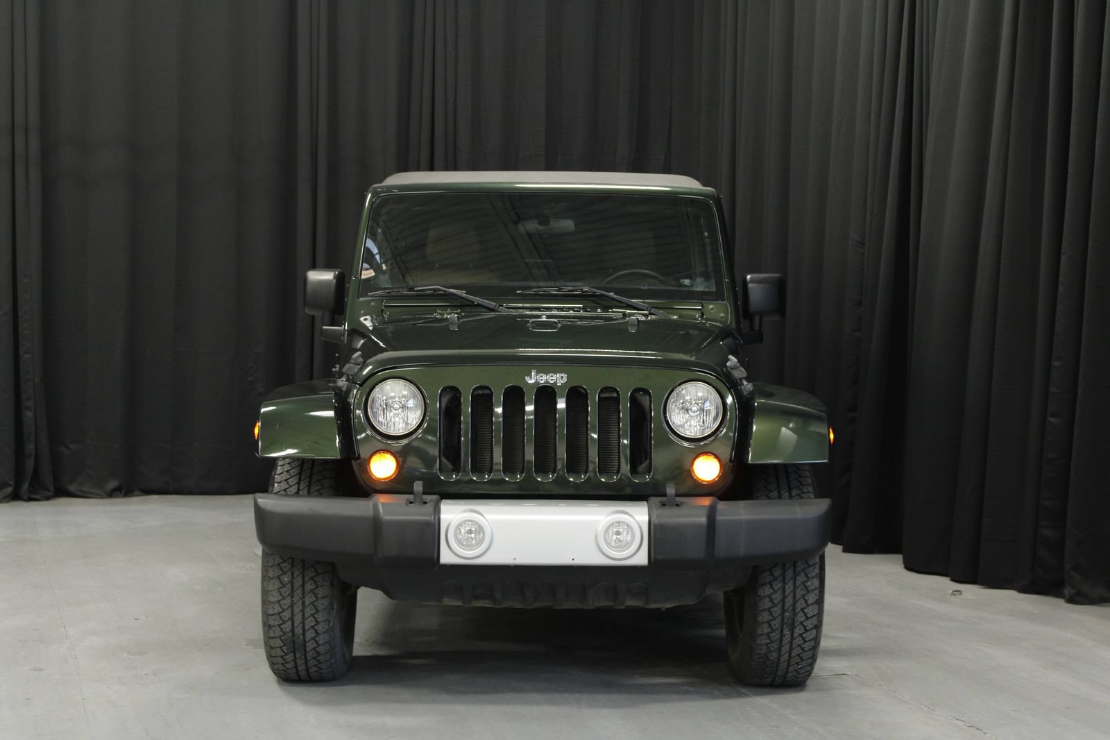 Used 2011 Jeep Wrangler Unlimited Sahara w/ Connectivity Group AWD/4WD image 8