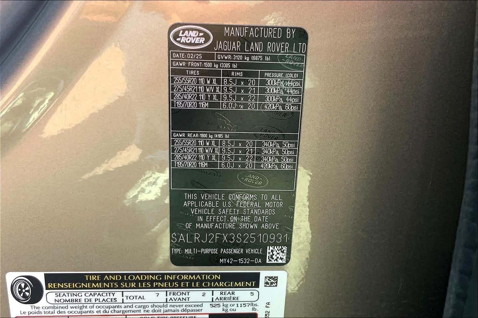 Used 2025 Land Rover Discovery S AWD/4WD image 18