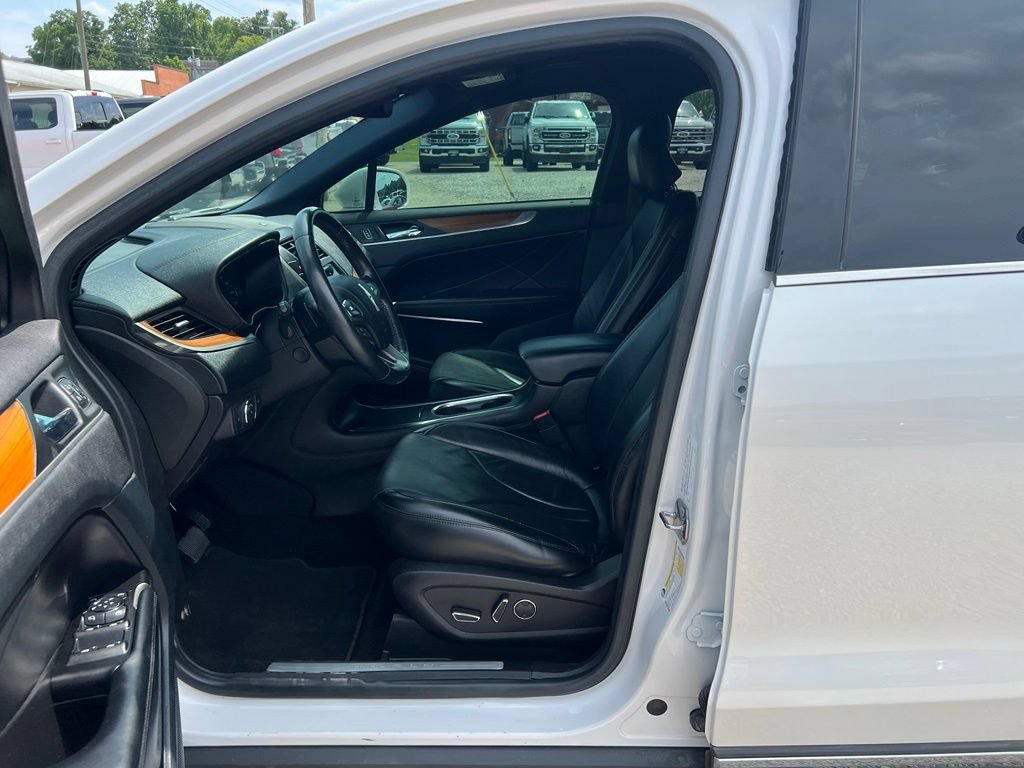 Used 2019 Lincoln MKC Reserve w/ MKC Technology Package FWD image 13