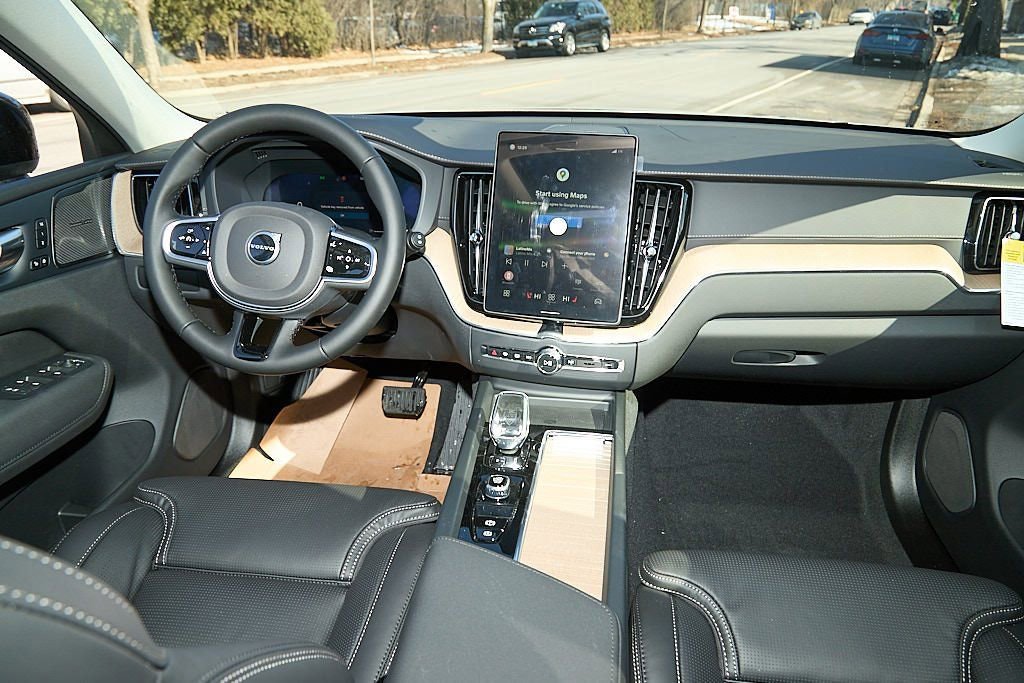 New 2026 Volvo XC60 B5 Ultra w/ Climate Package image 23