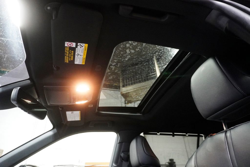 Used 2023 Toyota Highlander XSE image 17