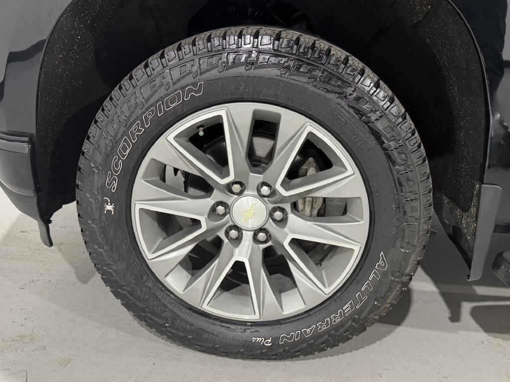 Used 2022 Chevrolet Silverado 1500 High Country w/ Safety Package II AWD/4WD image 9