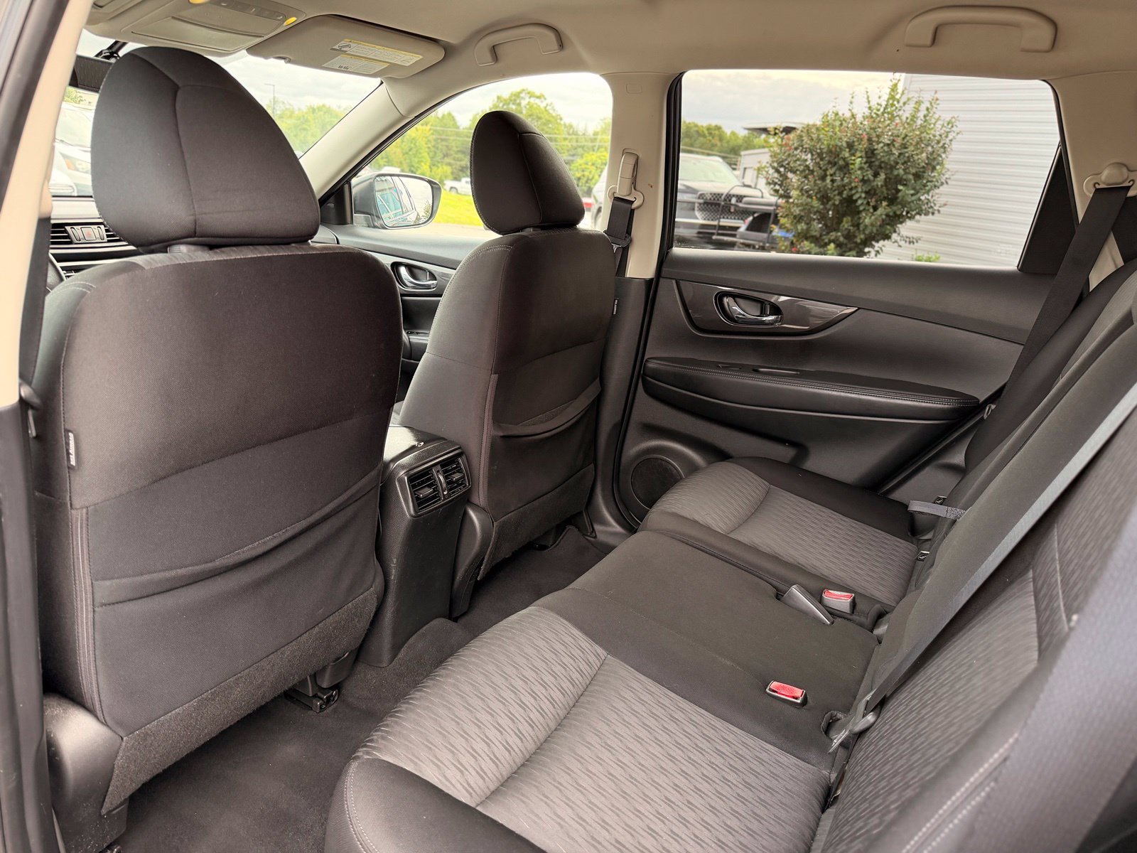 Used 2018 Nissan Rogue SV w/ Premium Package AWD/4WD image 21