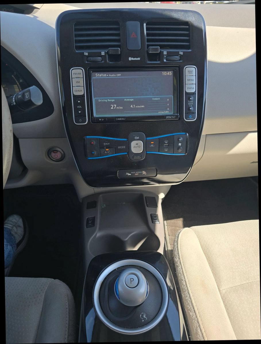 Used 2015 Nissan Leaf SV w/ LED & Quick Charge Package FWD image 13