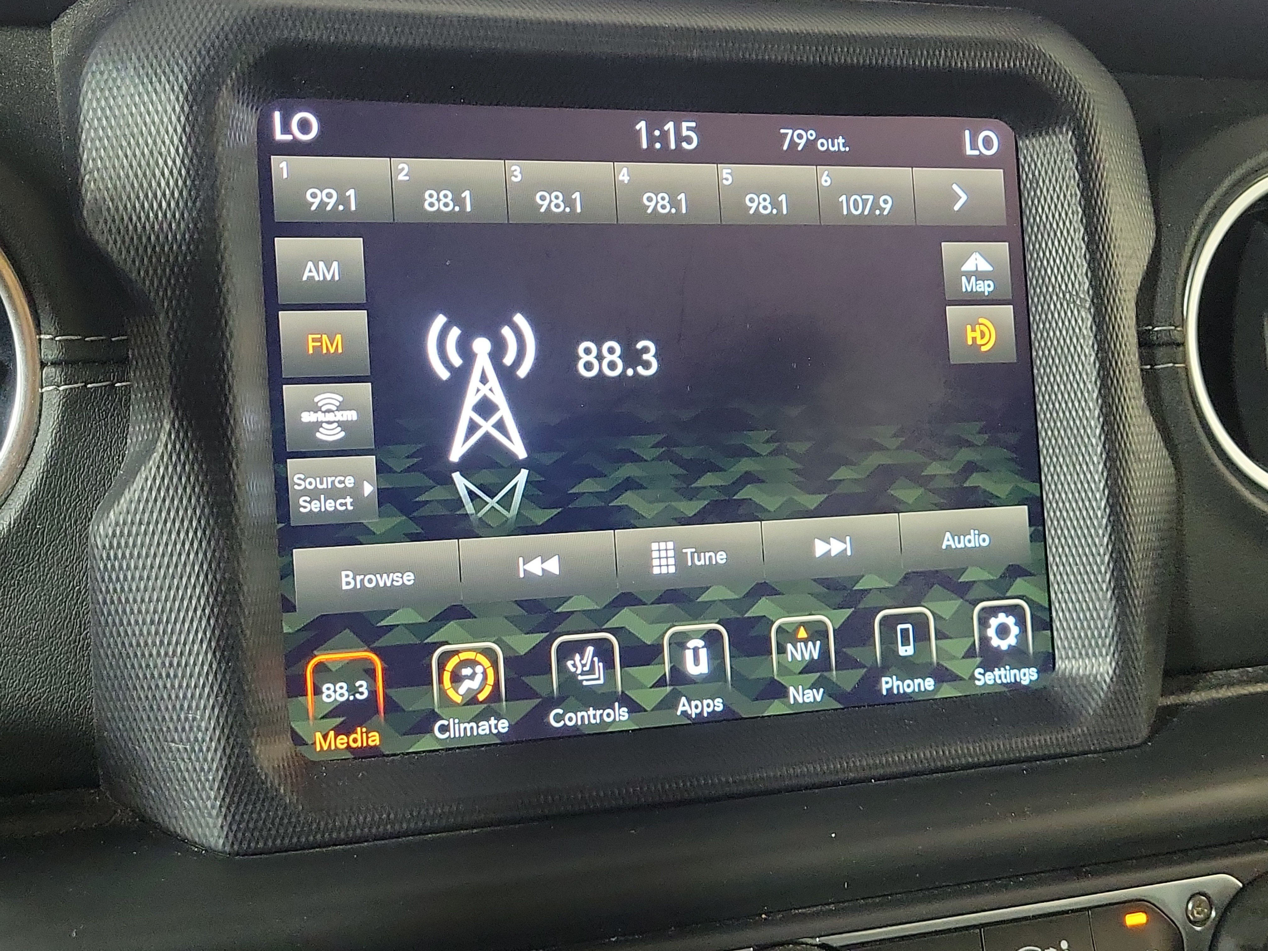 Used 2020 Jeep Gladiator Overland AWD/4WD image 18