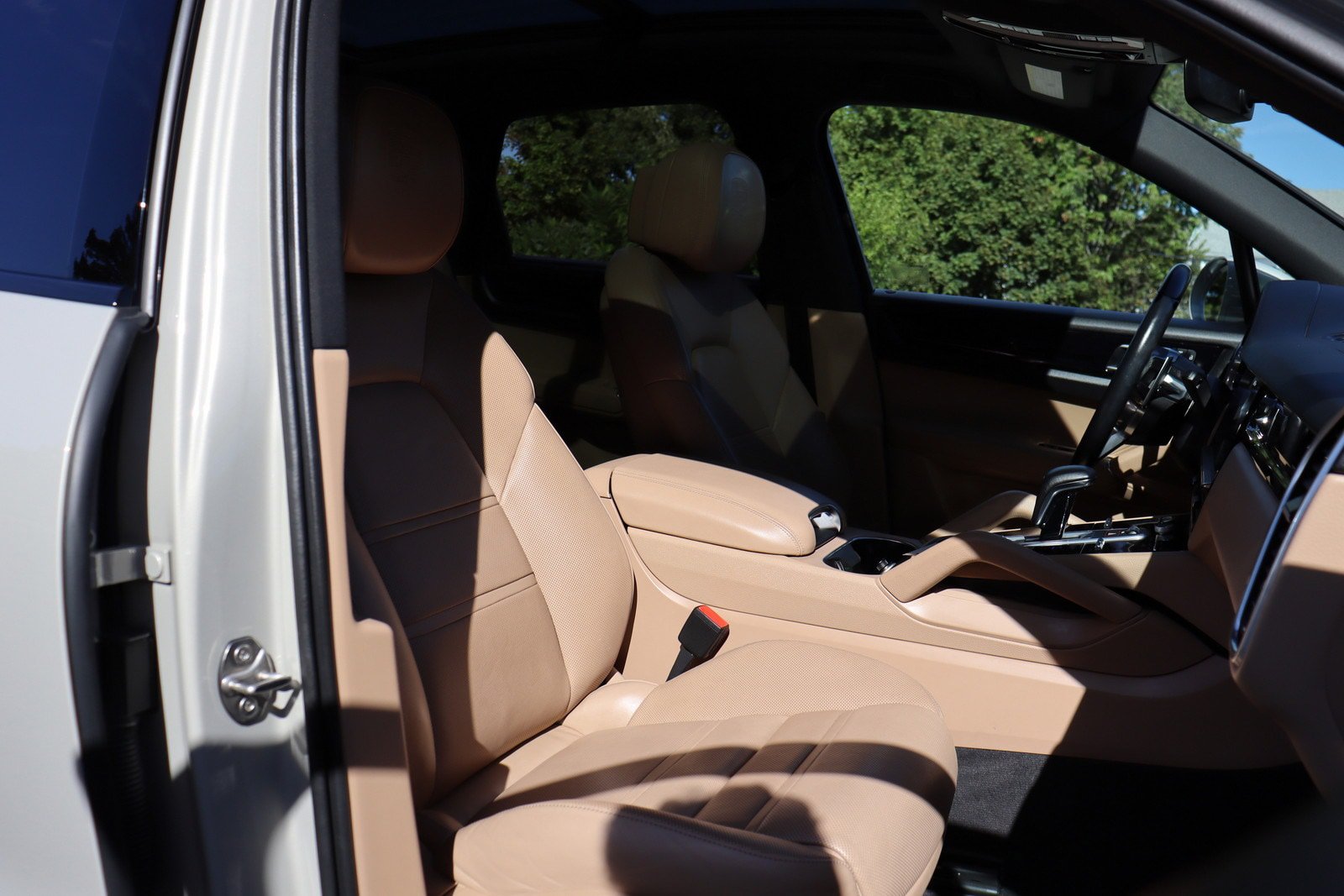 Used 2023 Porsche Cayenne AWD/4WD image 21