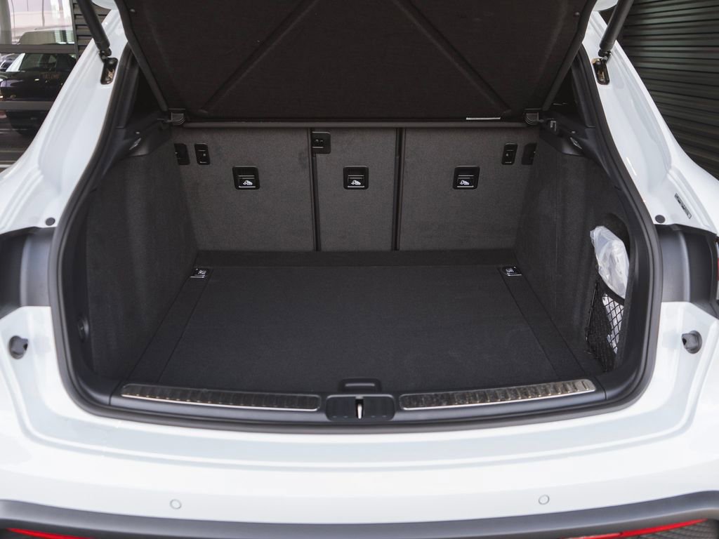 New 2025 Porsche Macan image 36