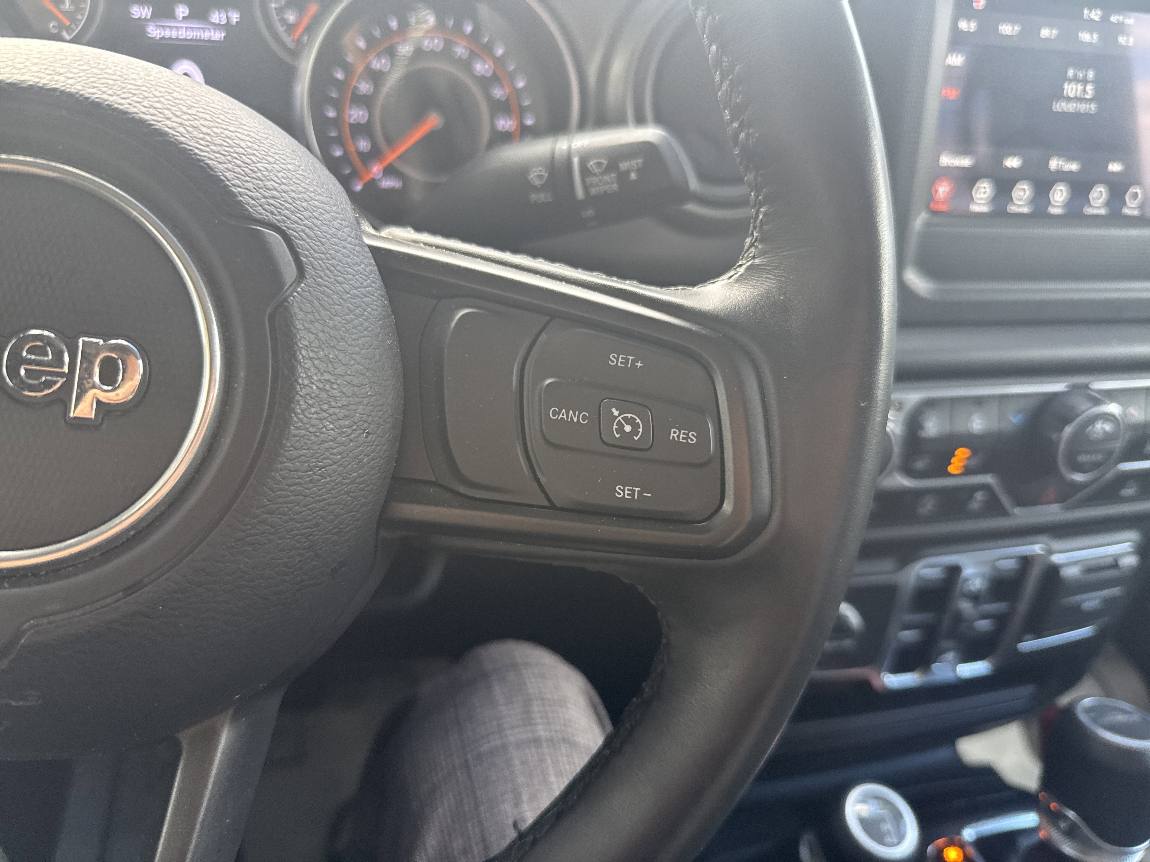 Used 2022 Jeep Gladiator Willys image 19