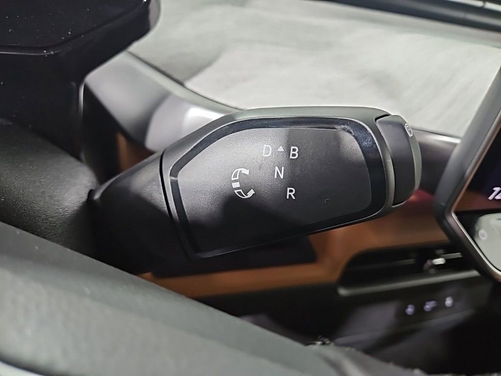 New 2025 Volkswagen ID. Buzz Pro S image 23