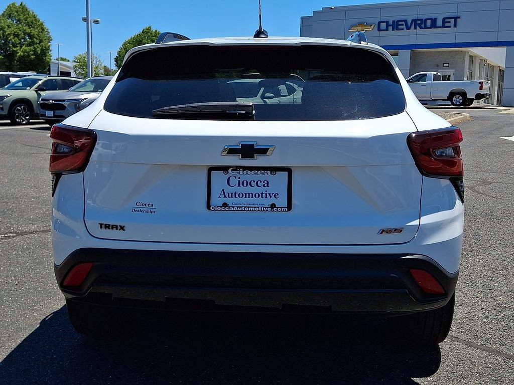 Certified 2024 Chevrolet Trax RS w/ Sunroof Package FWD image 8