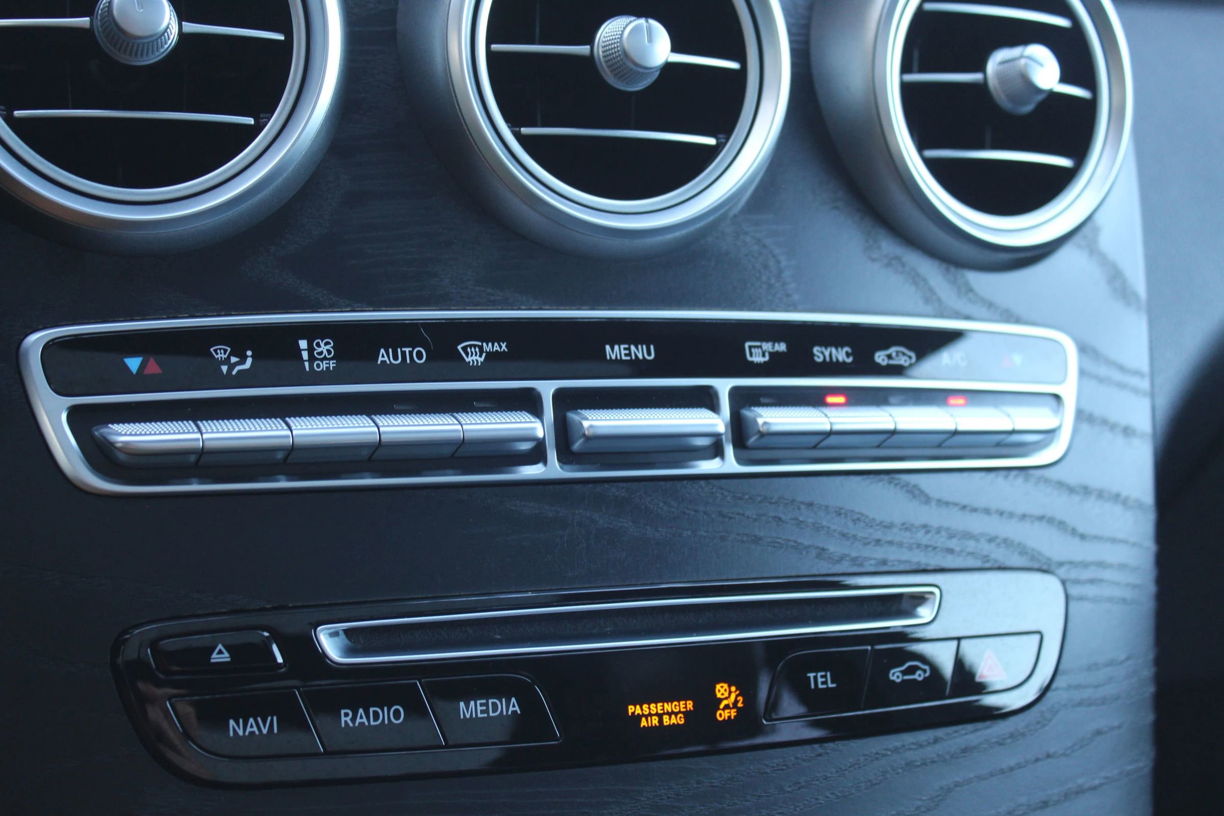 Used 2018 Mercedes-Benz GLC 300 4MATIC image 34