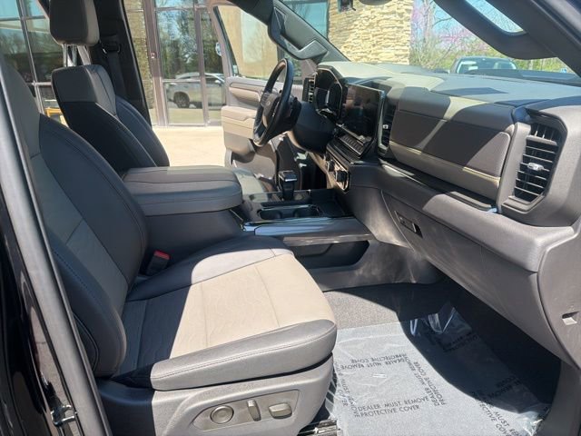 Used 2023 Chevrolet Silverado 1500 ZR2 w/ Technology Package AWD/4WD image 18