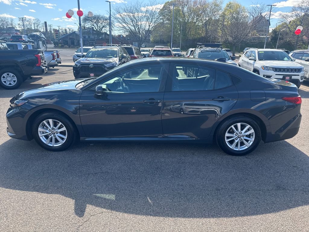 Used 2025 Toyota Camry LE AWD/4WD image 4
