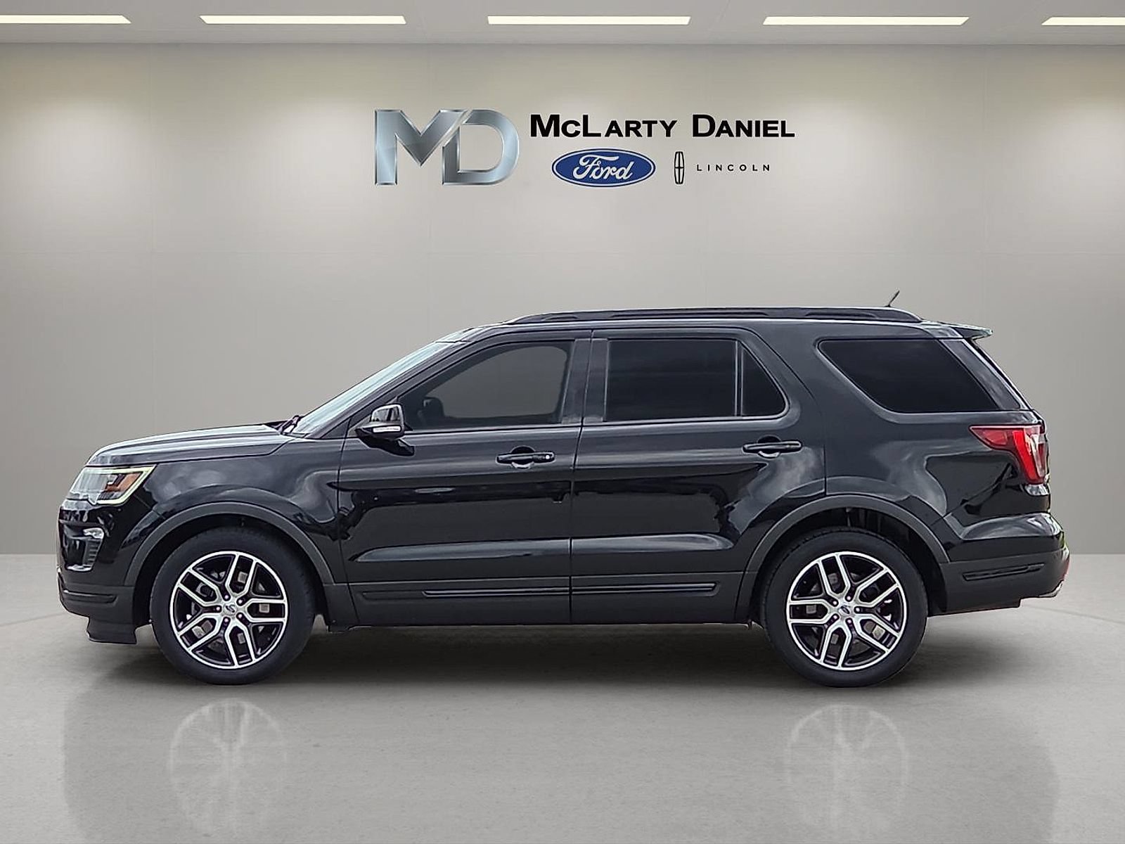 Used 2018 Ford Explorer Sport w/ Equipment Group 401A AWD/4WD image 3